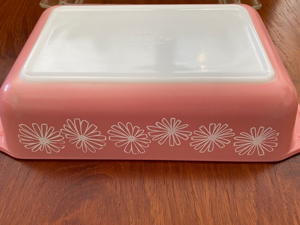 Pyrex Pink Daisy spacesaver #575-B w/lid AND pink Open Baker cheapest #21w/Lid