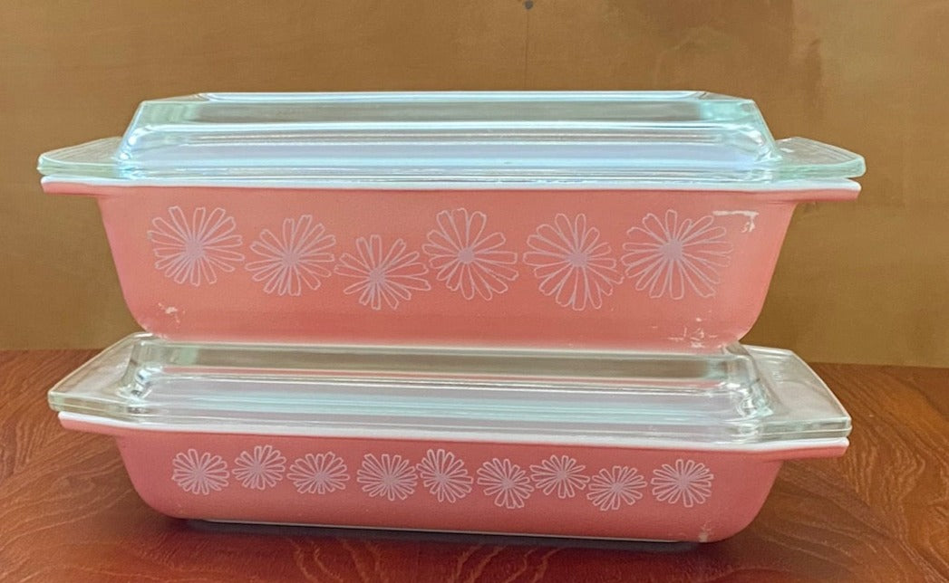 Space Saver 2QT and 1 1/4 QT Pink Daisy Pyrex casseroles with lids- Cook Street Vintage